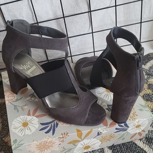 Comfy stretch 3.5inch heel!!